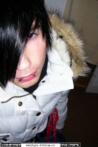 she is perfect likje me :p     luv emo girls :x poze cu fete emo :x