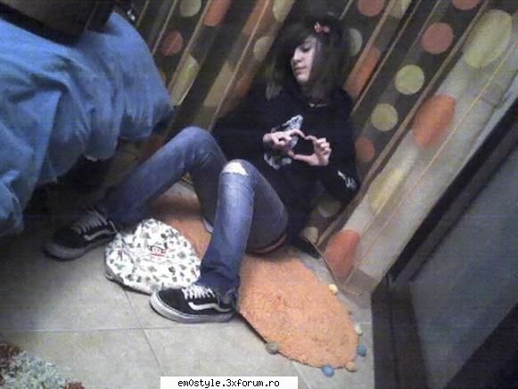 Poze cu fete emo :X - Oo χтiηα ♥oO : - Em0-GirL